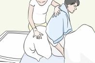 basen do mycia włosów (wanienkę pneumatyczną) lub miskę wiadro (jeśli używasz basenika) dwa ręczniki dwa dzbanki z ciepłą wod¹ szczotkę lub grzebień, suszarkę do włosów