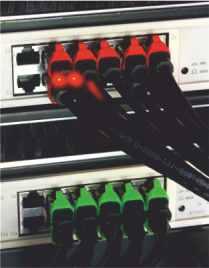 transmisyjne dla kategorii 5(e), 6 i 6A Każdy kabel indywidualnie testowany na zgodność z normami okablowania Kolor: RAL 9005 Kolorowe klipsy, które pozwalają w dowolny sposób zarządzać grupą kabli