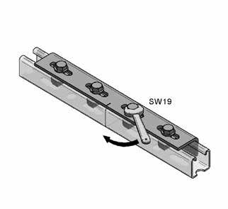 S M12-4 x Śruba z łbem sześciokątnym M12x25-4 x Podkładka DIN7089-12 Środek łącznika umieścić centralnie w miejscu łączenia się szyn (patrz znacznik na łączniku).