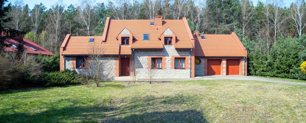 Prace Duże, ul. Wesoła Dom (Wolnostojący) na sprzedaż za 990 000 PLN pow. 220,40 m2 5 pokoi 1 pięter 2000 r.