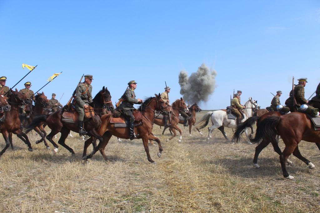 Budionny znów pokonany W miniony weekend miały miejsce obchody 99. rocznicy Bitwy pod Komarowem. Na wzgórzu 255 kolejny raz spotkały się siły Siemona Budionnego z oddziałami kawalerii polskiej.