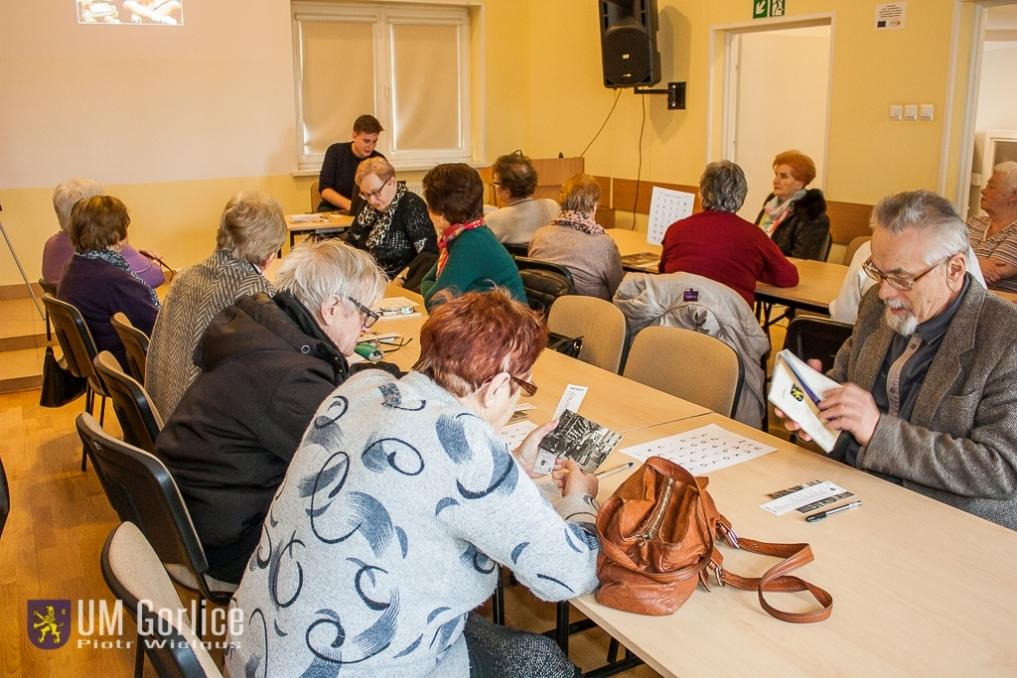 Pierwszy dzień wizyty Muzeum na kółkach w naszym mieście rozpoczął się lekcją języka hebrajskiego dla słuchaczy Uniwersytetu Złotego Wieku.