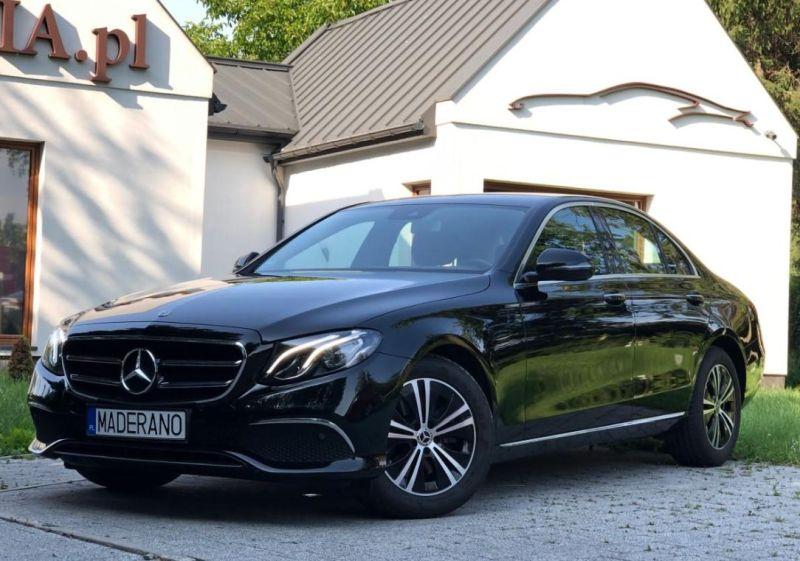 Mercedes-Benz Klasa E 2018 E220d 195KM Diesel Automat 4x4 2018 Stan: używany Rocznik: 2018 Przebieg: 16100 km Pojemność: 1950 cm 3 Moc pojazdu: 195 KM Kolor: czarny Skrzynia: automat Paliwo: diesel