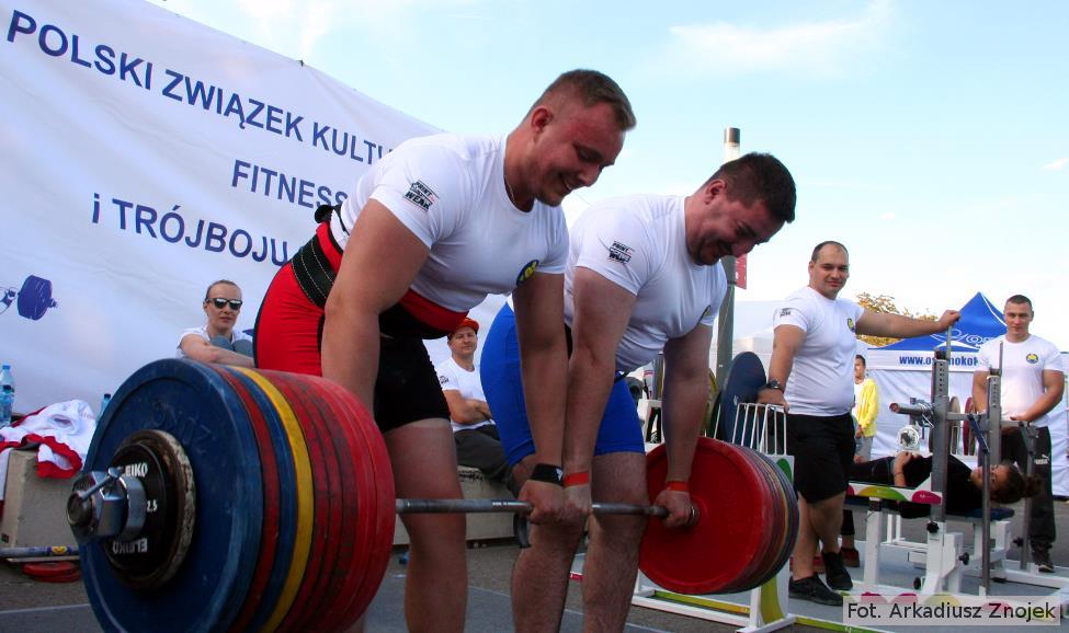 Stoisko PZKFITS cieszyło się dużym zainteresowaniem wśród osób, które przybyły na piknik na błoniach stadionu narodowego.