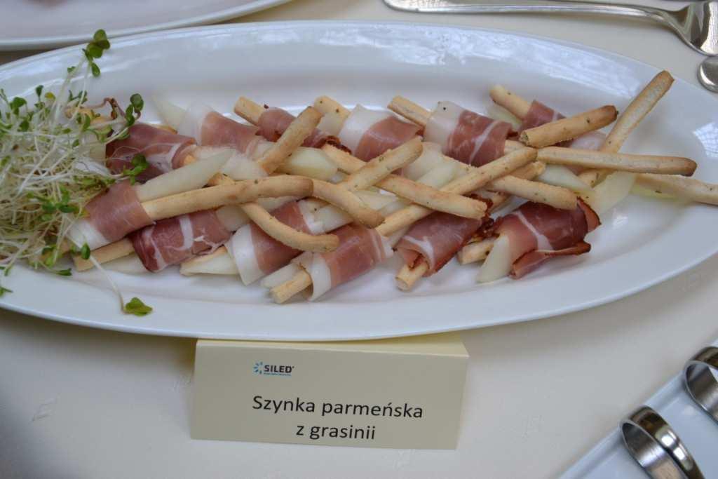 Szynka parmeńska ze szparagami cena 1 szt.