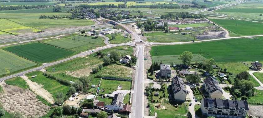 skrzyżowań dwupoziomowych, które są niekolizyjne, droga S7 wpłynie na rozwój gospodarczy gminy Cedry Wielkie.