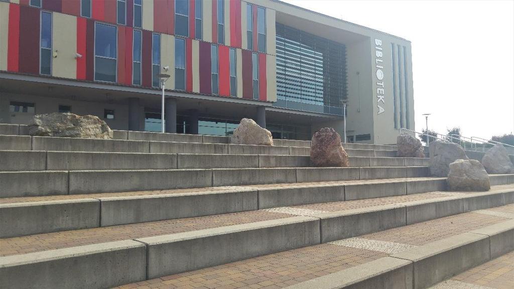 LOKALIZACJA I DOJAZD DO BIBLIOTEKI Główna siedziba Biblioteki Uniwersyteckiej znajduje się w