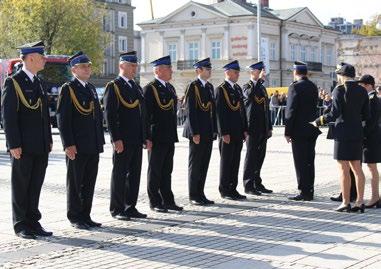 zaproszeni goście oraz rodziny i znajomi słuchaczy. Główne uroczystości odbyły się natomiast na placu Biegańskiego. Uczestniczyli w nich także m.in. przedstawiciele parlamentu, władz wojewódzkich i władz miasta.