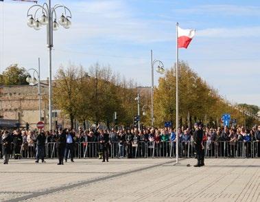 Straży Pożarnej. Wcześniej, składający ślubowanie przeszli dwumiesięczne przeszkolenie z zakresu ochrony przeciwpożarowej, w trudnych polowych warunkach, z rygorem służby wewnętrznej.