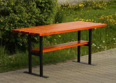 4.3. Stół drewniany Długość stołu 170 cm Szerokość stołu 65 cm Wysokość całkowita 77 cm Montaż: produkt jest przystosowany do montażu na stałe poprzez przykręcenie do powierzchni lub wolnostojący.