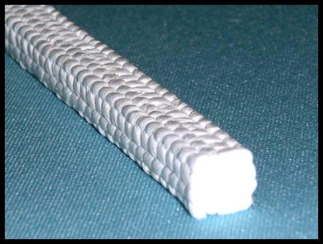 EPB Szczeliwo PTFE suche Szczeliwo splatane z delikatnej przędzy z czystego uwłóknionego PTFE bez dodatków oleju silikonowego, co umoŝliwia zastosowanie w kontakcie z Ŝywnością oraz wodą pitną, a
