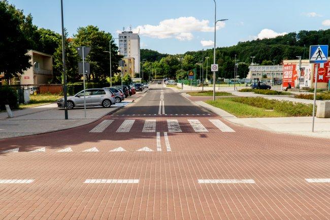 10 lat rewitalizacji na Opata Hackiego - Zamenhofa Rok wystarczył, by na osiedlu w rejonie ulic Opata Hackiego Zamenhofa (ZOH) można było dostrzec inwestycyjne efekty działań zapisanych w Gminnym