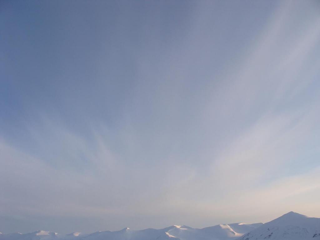 FOTOGRAFIE: Fot. 1. Chmury Cirrostratus fibratus radiatus 19.04.