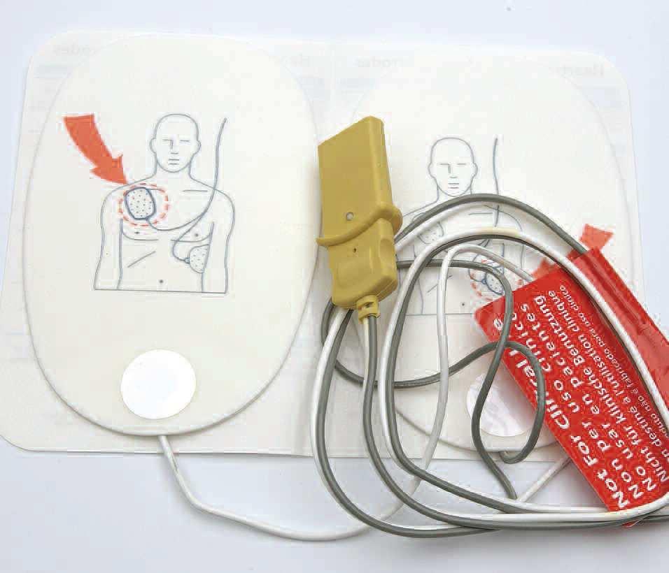 Złącze elektrod umieszczone prawidłowo w gniazdku zakrywa diodę. Głośnik. Za pomocą głośnika emitowane są wskazówki i informacje dotyczące urządzenia i stanu pacjenta.