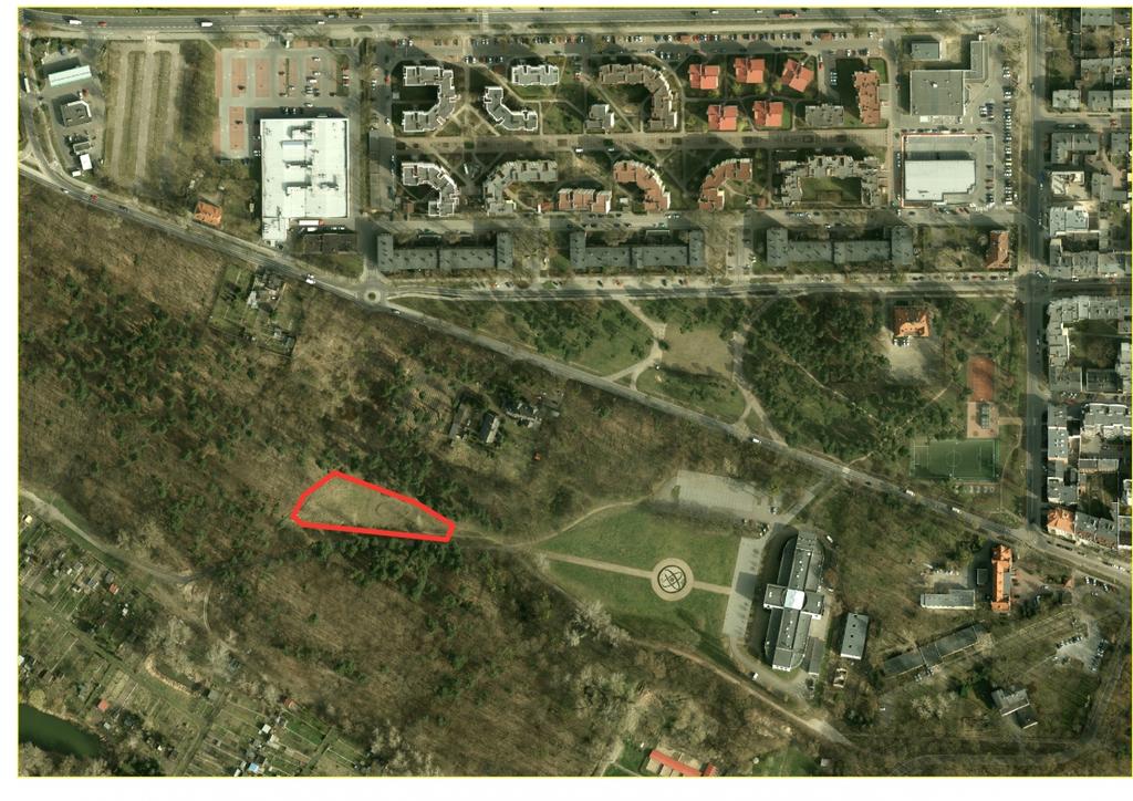 2) Teren gminnej działki położonej w pobliżu Centrum Handlowego PARK przy Szosie Bydgoskiej 3 Teren o powierzchni 2 882 m² pomieści basen z podziałem na strefę dla dorosłych i strefę dla dzieci