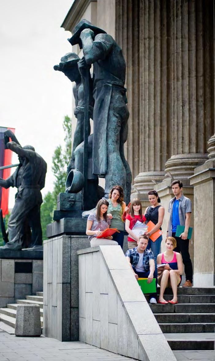 AGH w liczbach 16 Wydziałów + ACMiN 58 kierunków kształcenia ponad 200 specjalności Liczba studentów ogółem: 31 956 studia stacjonarne: 24 030 studia niestacjonarne: 4 623 studia