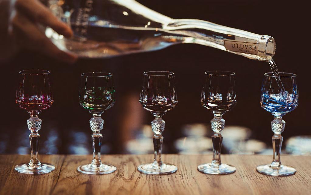 Degustacja wódki Podczas spotkań w restauracji istnieje możliwość wzięcia udziału w komentowanej degustacji wódki.