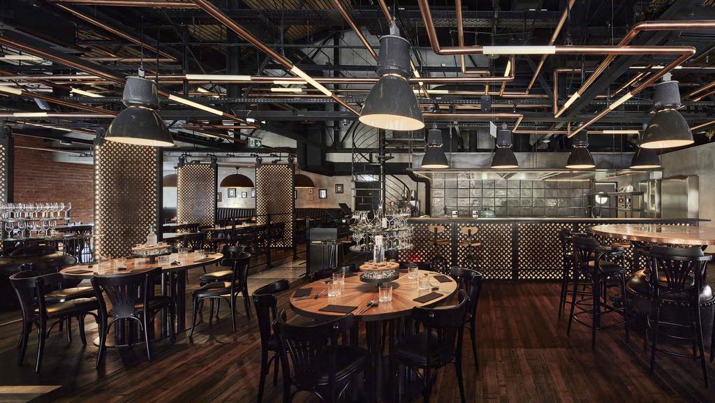 Restauracja Zachwycająca wystrojem restauracja ZONI jest w stanie pomieścić 100 osób w swobodnym ustawieniu