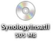 W systemie Mac OS X 1 Włóż dysk instalacyjny do napędu w komputerze, a następnie kliknij dwukrotnie ikonę SynologyInstall na pulpicie.