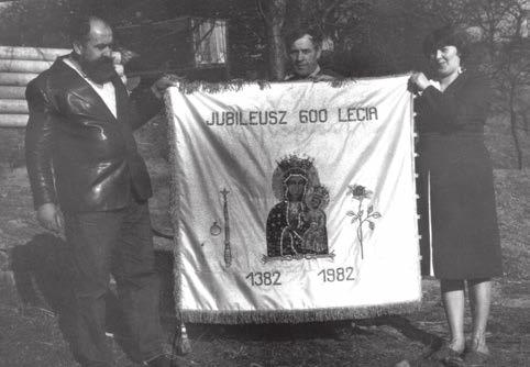 spiracji. Przywiezione pieniądze przekazano zakonnicom, które stwierdziły, że otrzymana kwota wystarczy na cały sztandar.