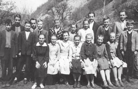 XX w. Uczniowie Szkoły Podstawowej w Zarzeczu