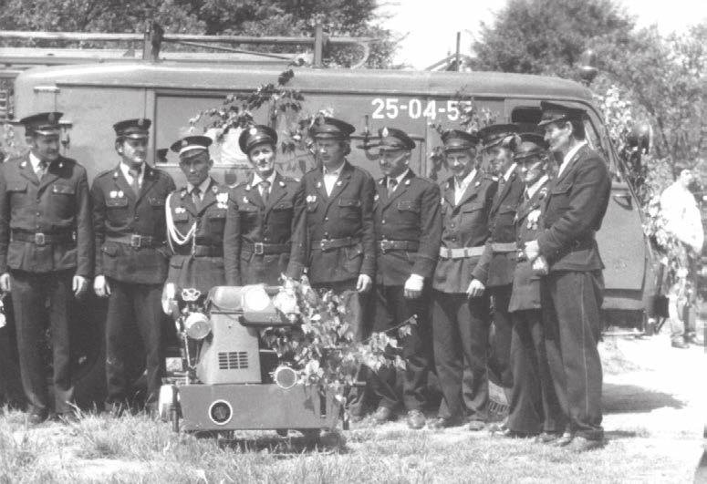 Spośród wielu, którzy przeszli przez szeregi OSP w Zabrzeży na strażacką honorową emeryturę są między innymi: Franciszek Adamczyk, Jan Cebula, Józef Drzazga, Antoni Frączek, Piotr Gromala, Michał