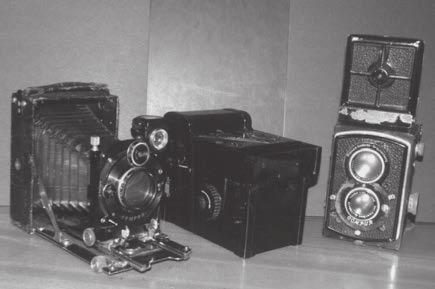 Władzio miał dobry sprzęt, kliszówkę z obiektywem Zeissa/ do dziś sprawna/, a potem jeden z najlepszych, ówcześnie aparatów fotograficznych, Rolleiflex.