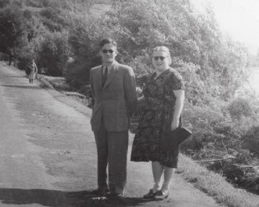 W 1942 roku ożenił się z Józefą Myjak z Zarzecza, z którą miał sześcioro dzieci.