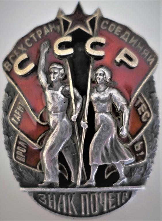 Order Znak Honoru (ros. Орден "Знак Почета") Statut orderu. Order Znak Honoru został ustanowiony dekretem Centralnego Komitetu Wykonawczego ZSRR z dnia 25 listopada 1935 roku.