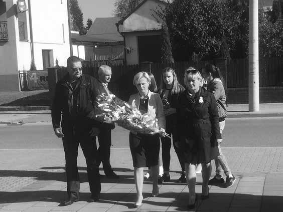 Regionalnego. Uroczystość poprzedziło złożenie kwiatów przed Pomnikiem Niepodległości w Łapach.