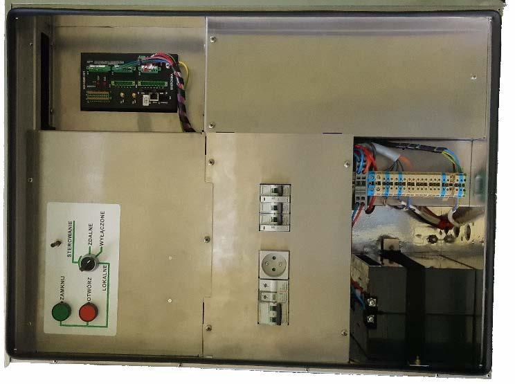 wyjściem do modułu sterowniczego zdalnego i telemechaniki Masa własna Temperatura pracy Stopień ochrony obudowy 24 V DC 15 kg -40 C +50 C IP44, IK10 3 Znamionowe napięcie zasilania zewnętrznego