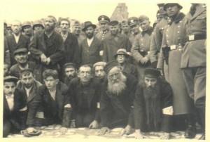 Znęcanie się nad Żydami podczas "Krwawej Środy" w Olkuszu Żydów olkuskich zaczęto wkrótce wywozić do obozów hitlerowskich na terenie Dolnego Śląska: Hermannsdorf, Klein Magensdorf i Altenheim.