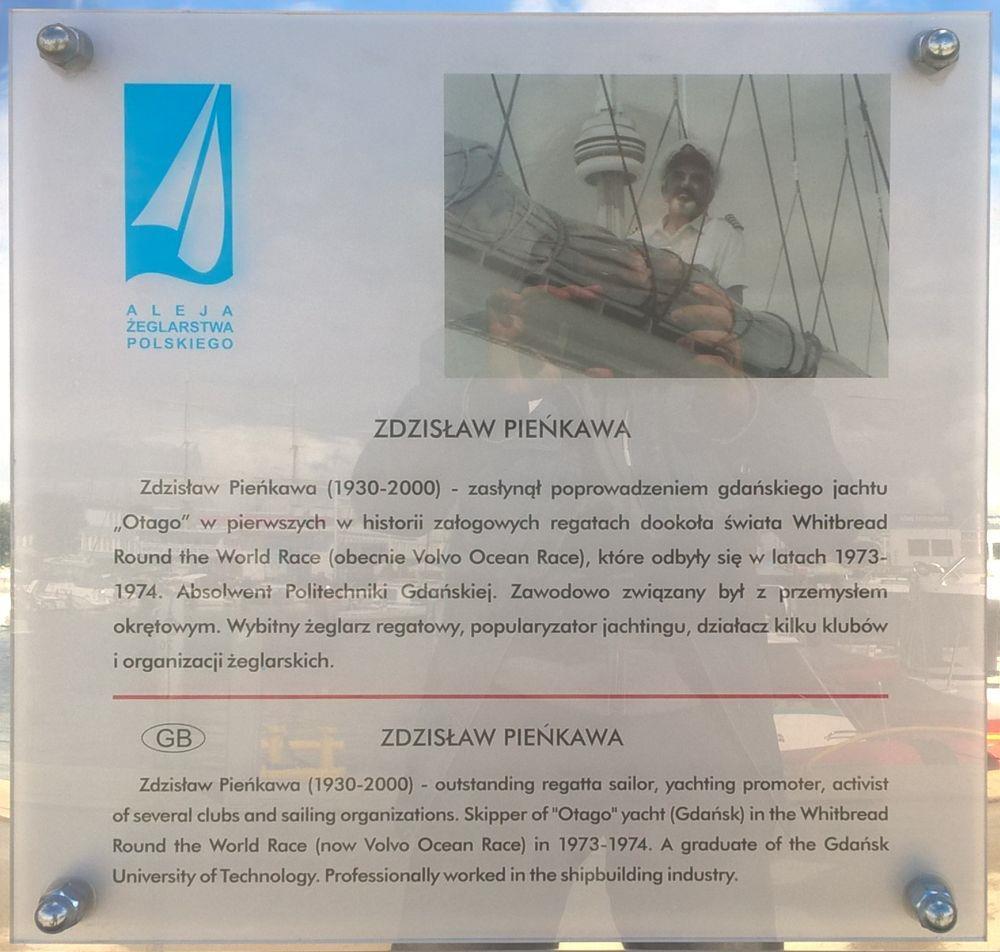 Zdzisław Pieńkawa 14 maja 2016 r., podczas otwarcia ogólnopolskiego, pomorskiego i klubowego sezonu żeglarski, odsłonięto tablicę Zdzisława Pieńkawy.