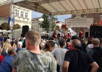 Str. 6 SPOŁEMOWIEC WARSZAWSKI nr 9 (631) Wspieramy kulturę ludową 20-lecie FSZA w Polanicy Zdroju W dniach 20-22 września br. Teatr Zdrojowy im.