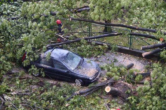 pięć trąb powietrznych.