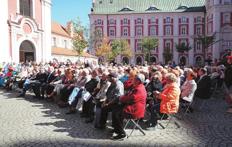 Koncert Haliny Frąckowiak Gwiazdą wydarzenia będzie Halina Frąckowiak, która wystąpi z koncertem na zakończenie pierwszego dnia spotkań LUBSENIOR.