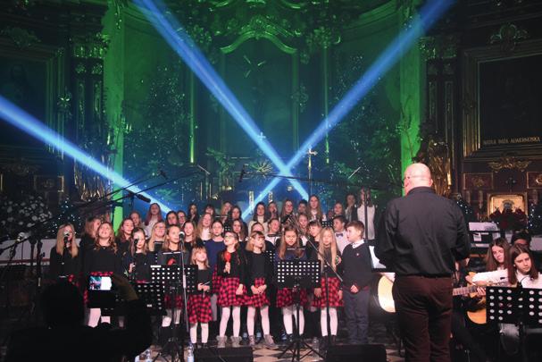 Były prawdziwą ucztą dla widzów - widowiskiem muzycznym, śpiewem i grą na instrumentach połączonych ze świetlną aranżacją.