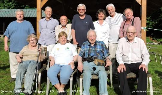 W Dolinie Będkowskiej Wojtek Kapturkiewicz donosi, że 13 czerwca, z inicjatywy nieocenionej Basi Morawskiej, odbyło się tradycyjne przemiłe spotkanie seniorów w Dolinie Będkowskiej.