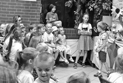 RELACJE Dzień Dziecka z Kopciuszkiem Drugiego czerwca, prawie w samo południe, w sali teatralnej przy parafii Miłosierdzia Bożego w Brzesku wszystkie chętne dzieci spotkały się z Kopciuszkiem.