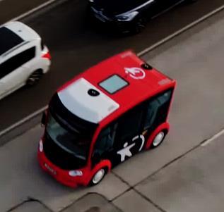 Nowa generacja autonomicznego autobusu Transdev partner Lohr przy