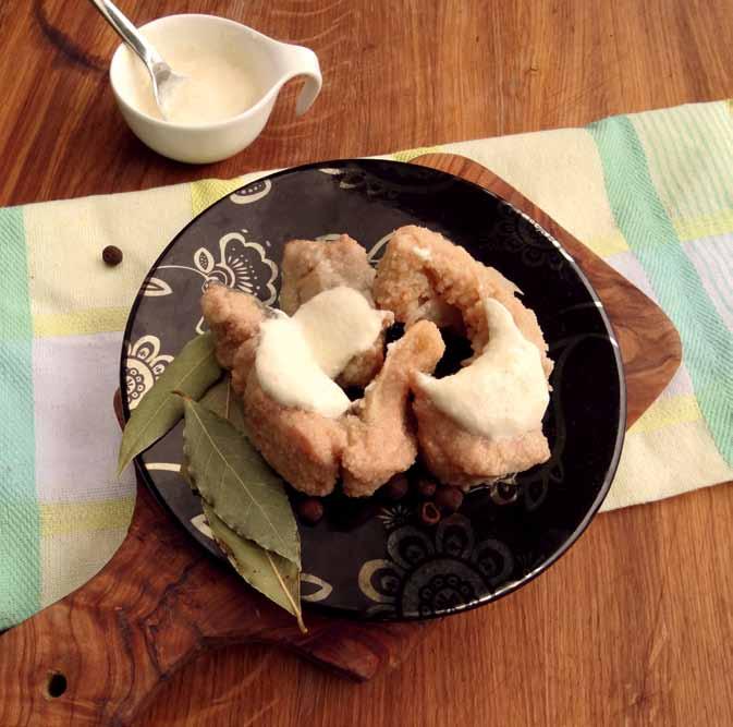 Karp w Sosie Chrzanowym Gmina Brzesko Karpia znają wszyscy. Zasadzają się na niego wędkarze zaopatrzeni w tajne zanęty i kosmiczne przynęty z kulek proteinowych.