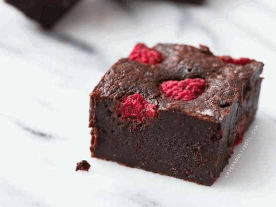 Brownie z malinami Ciasto czekoladowe Cena: