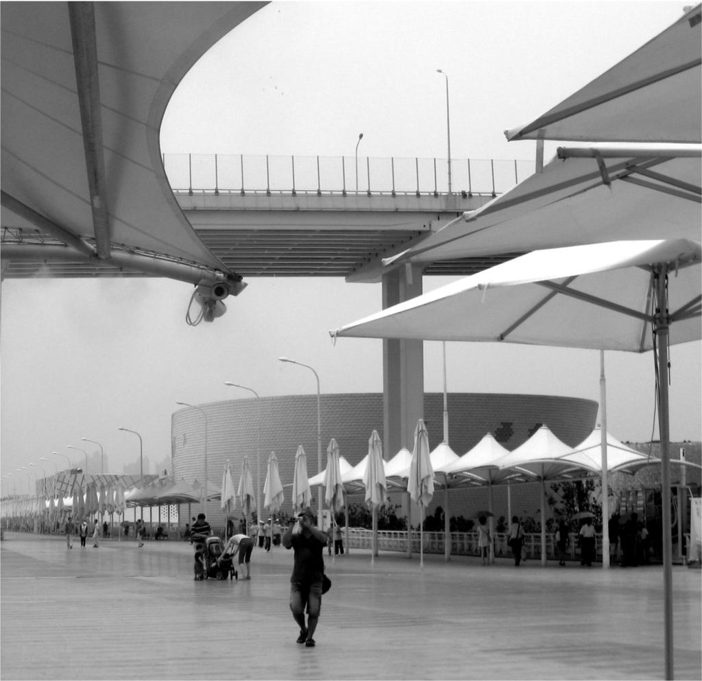 513 Il. 1. Szanghaj, Chiny. EXPO 2010, górna promenada. Obustronna obserwacja.