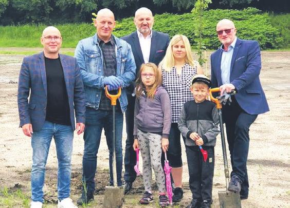 W akcję #660drzew włączyli się także wiceprezydenci Marta Jabłczyńska i Wojciech Chmiel, skarbnik miasta Lidia Łazarczyk oraz dyrektor kancelarii prezydenta Michał Woźniczko, zapraszając do udziału w