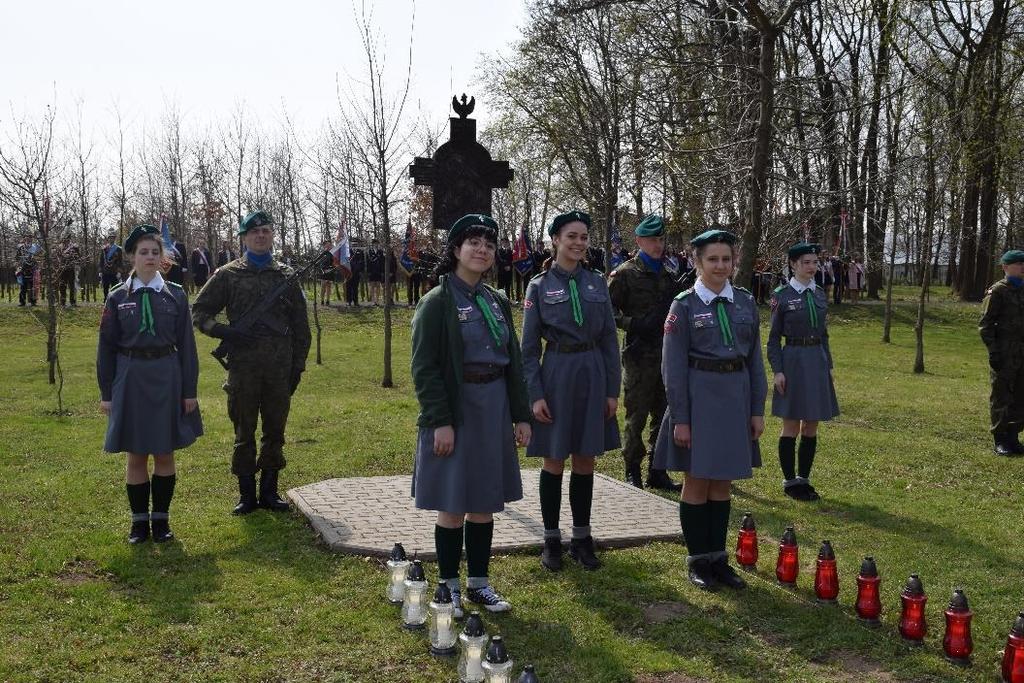 7. Wieczór autorski i spotkanie z poezją Anny Grzywny- program poetycko- muzyczny. 8.