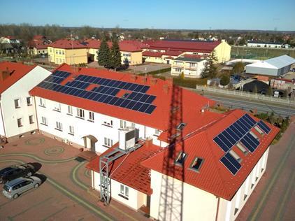 - instalacja fotowoltaiczna dla budynku Szkoły Podstawowej oraz hali sportowej przy Szkole Podstawowej w Tryńczy o mocy 24,92 kwp; - instalacja fotowoltaiczna dla budynku Szkoły Podstawowej w