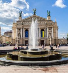 Po drodze krótkie zwiedzanie Salonik, między innymi Odos Egnatia, Bazylika św. Demetriusza, ruiny rzymskiej agory, rzymska rotunda, Pałac i Łuk Galeriusza, Biała Wieża. Nocny wyjazd do Polski.