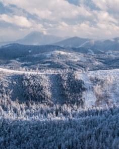 ZIMOWISKA I OBOZY NARCIARSKO-SNOWBOARDOWE ZIMOWISKA Zapraszamy wszystkich chętnych, zarówno dzieci jak i młodzież, do wspólnego wyjazdu na zimowy wypoczynek, w czasie którego będziecie mogli zobaczyć