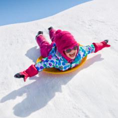 na razie na najbliższy stok. Sprawdzamy czy pamiętamy jak to się robi. Dzielimy się na grupy według umiejętności. DO WYBORU: ZIMOWISKO LUB OBÓZ NARCIARSKO SNOWBOARDOWY! łyżwy i pontony się wybierzemy.