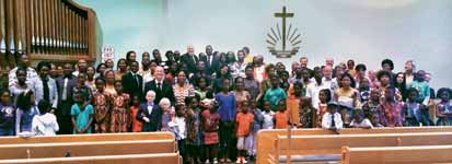 Na nabożeństwie Słowem Bożym służyli też starszy okręgowy Bangoto z Afryki Środkowej oraz kapłan Agaypong z Linzu. Ponadto noworodek otrzymał dar Ducha Świętego.